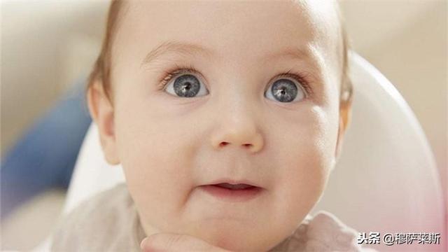 给睡着的宝宝拍嗝，这4个方法就够用了