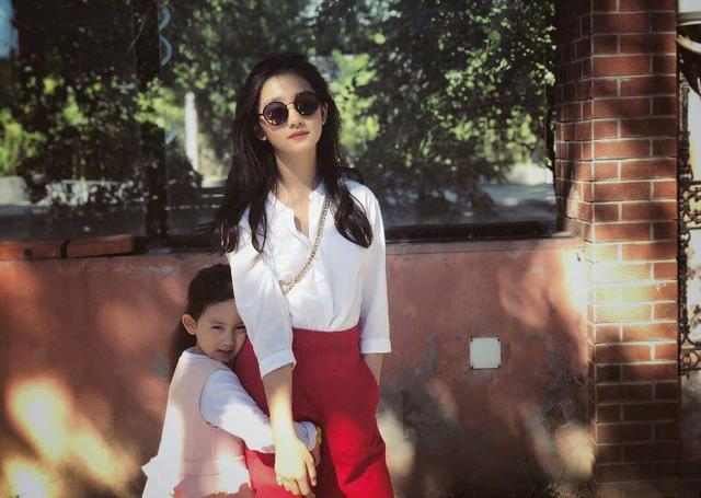 二胎家庭中，二宝真的比大宝更聪明？其实二宝的压力也很大！