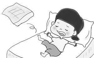 宝宝晚上睡觉为何老爱踢被子？儿科专家：不外乎四个原因