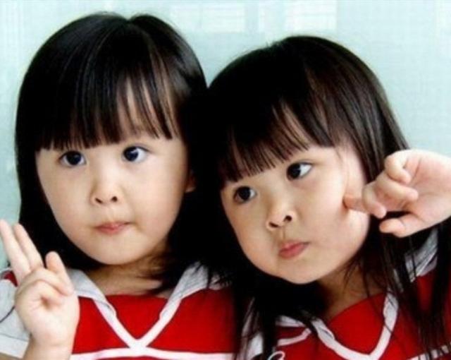 爸爸姓黄，妈妈姓郝，给双胞胎女儿取名，老师点名后直夸好名字！