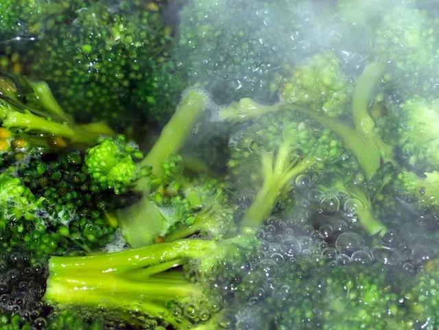 新手妈妈们，还在给宝宝吃这些“坑娃辅食”？赶快停止吧！