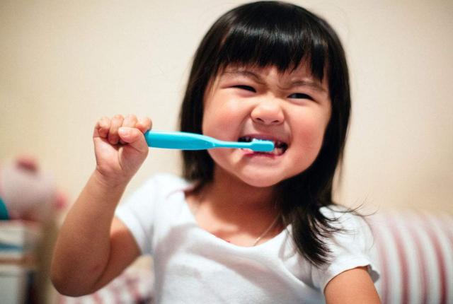 乳牙有问题，恒牙也会受影响，要保护好宝宝的“小乳牙”哦！