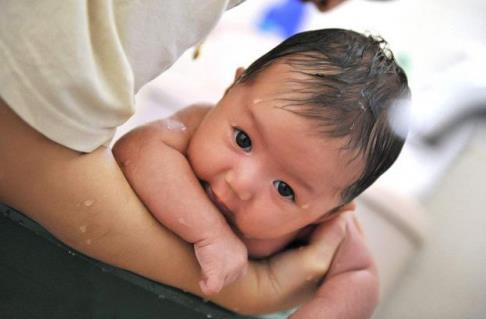 入冬后，这3种情况最好别给宝宝洗澡，尤其第2种，很多家长爱犯错