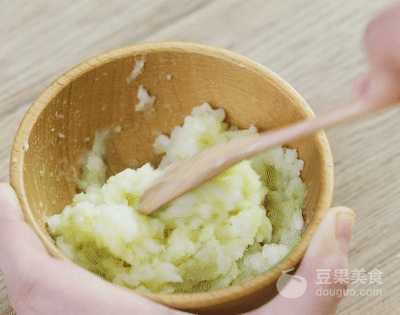 奶香时蔬披萨的做法