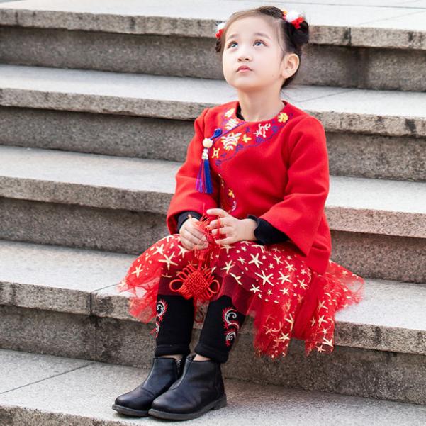 中国新上“拜年服”火了，不是我吹女儿穿上都不愿脱，人见人爱