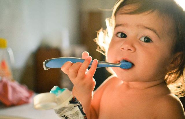 乳牙有问题，恒牙也会受影响，要保护好宝宝的“小乳牙”哦！