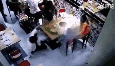 注意！带宝宝外出吃饭，这个位置一定不要让孩子坐