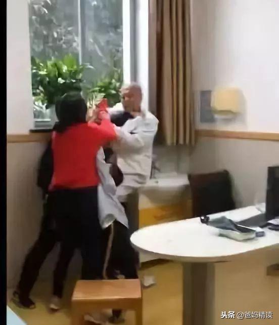 儿子患猩红热，医生被打缝四针：为什么有的家长总是那么猖狂？