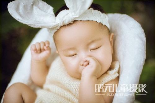 1岁以内的宝宝 到底能不能穿羽绒服？