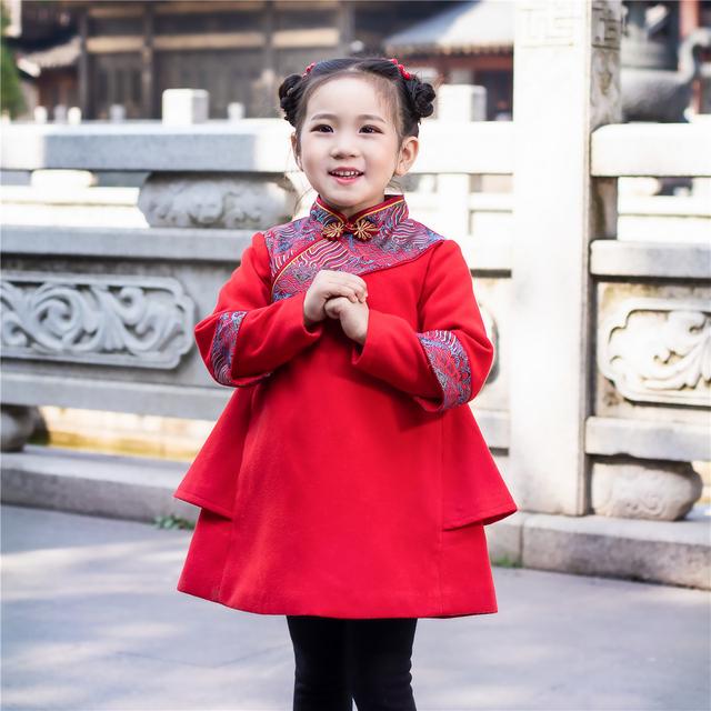 中国风“过年服”火了，保暖又喜庆，拜年都成为焦点