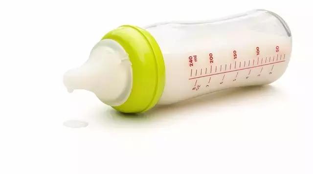 1 岁后不戒奶瓶竟有这么多危害？宝宝就是戒不掉怎么办？