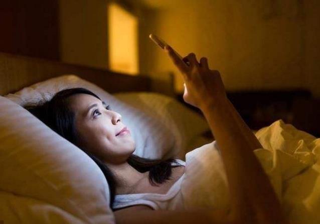 怀孕期间，你熬夜玩手机时，胎儿在干什么？或许你该看一看！