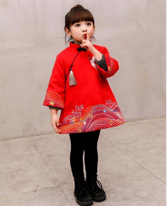 家有萌宝的宝妈们快瞧瞧，这几款唐装拜年服可爱甜美，人见人爱