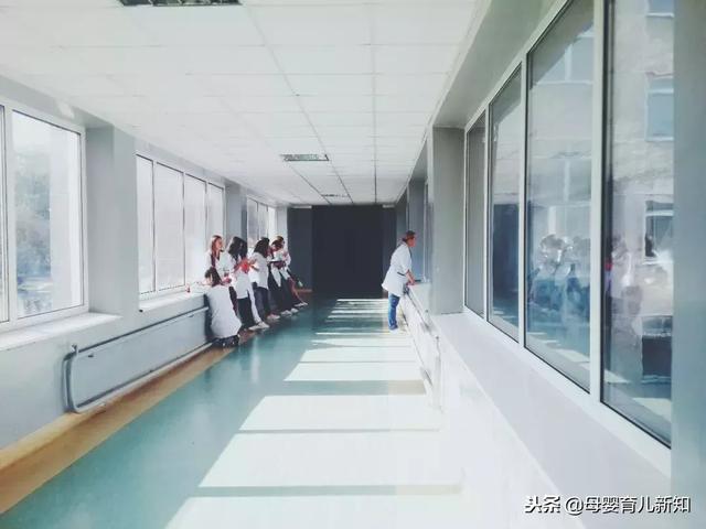 孩子还小时别带到ktv？宝宝别带到这4个地方，有损孩子健康