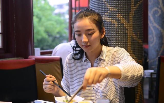 怀孕期间，吃了火锅喝了酒，会对胎儿带来危害吗