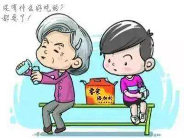 如果发现老人带孩子时做了这4件事，还是及时制止得好