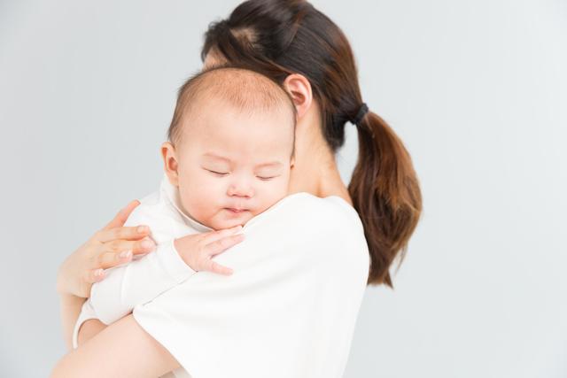 小婴儿区分妈妈和其他人，原来是靠这4点，真是太神奇了