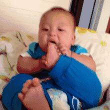 吃手等于变丑？孩子吃手不当危害大，这些情况你都注意过吗？