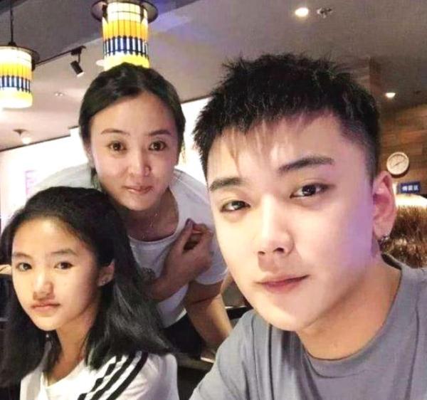 变形计最美农村娃，被城市妈妈收养，被哥哥表白，现实中的灰姑娘