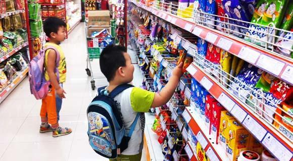 宝妈注意，4类食物让娃“变笨”，再爱吃也不能纵容