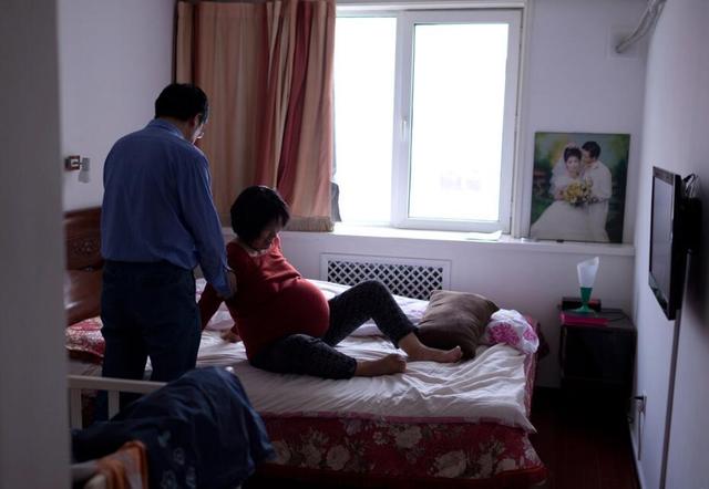 失去独子，4位超高龄妈妈艰难二胎：将来住养老院也希望孩子看望