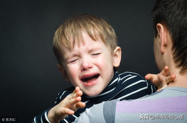 无理取闹又执拗，秩序敏感期的宝宝惹不起，简直就是个火药桶