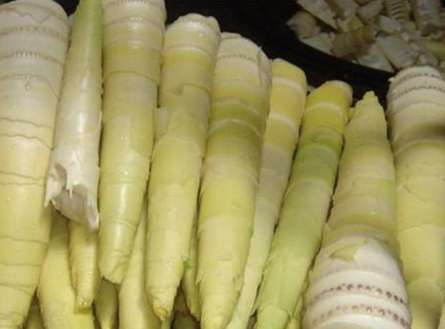 哺乳期的妈妈，这2个蔬菜和2个水果影响母乳质量，再馋也要忍住