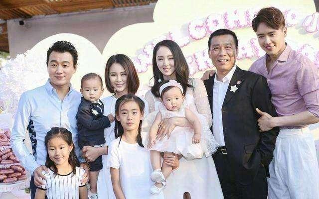 老大与老二相差十几岁的家庭，现在过得怎么样，老大说出了真言！