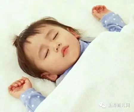 谁陪孩子睡觉，谁就决定了他的性格！