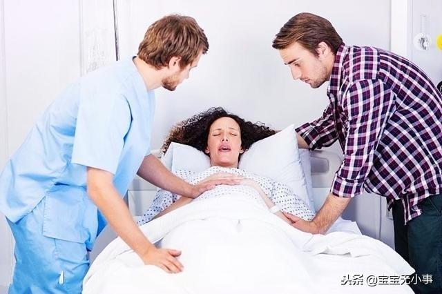 在家破水，孕妇第一时间做好这2件事，胎儿能免于危险