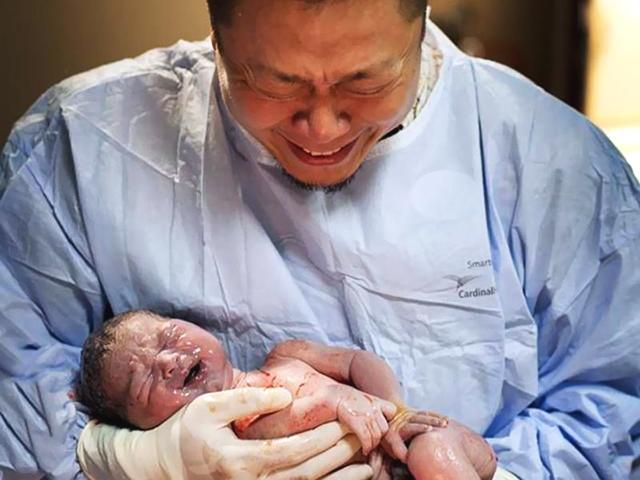 儿子上了大学，夫妻还想拼二胎，护士报喜后老公双腿直哆嗦！
