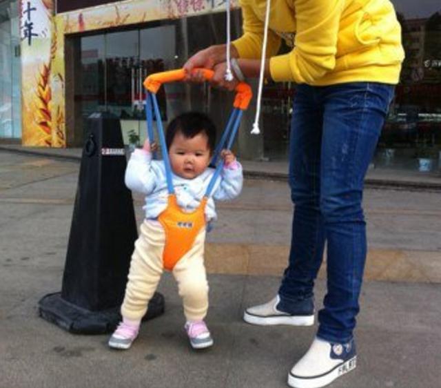 月嫂下岗了!中国又一新“带娃神器”火了,一人带娃轻松安全不累