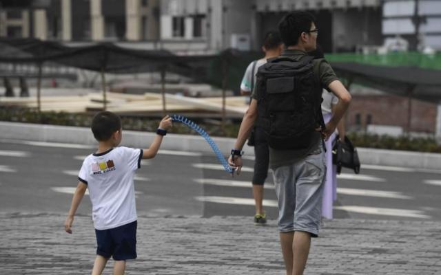 9成宝妈不懂防范人贩子，出门娃戴上“它，带娃贼轻松，防止走失