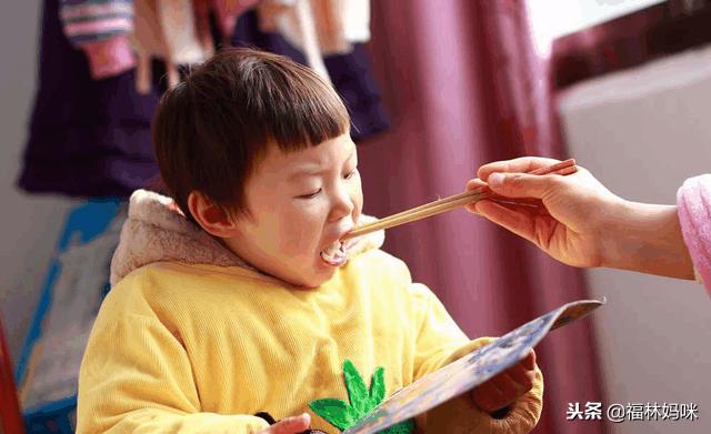 宝宝每天吃饭都得追？用餐习惯很重要，你可能只是缺少了这个帮手