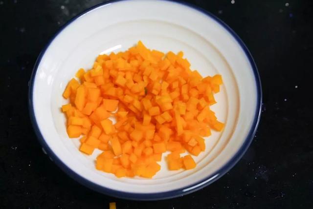 南瓜玉米蛋饼，宝宝不吃的奶粉，还可以这么做