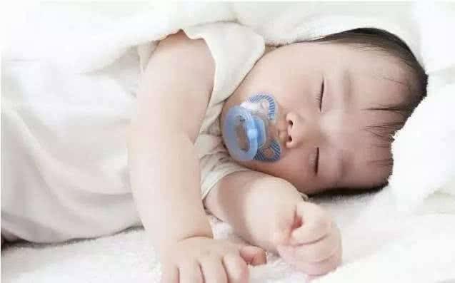 婴幼儿须每3小时喂次奶，否则容易低血糖？医生：科学育儿很重要