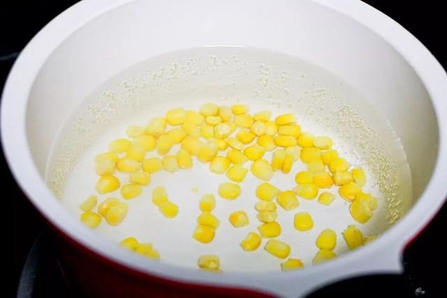 南瓜玉米蛋饼，宝宝不吃的奶粉，还可以这么做