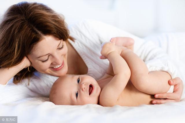 美国儿科医生：跟新生儿交流培养3大能力，这3种交流方式最合适
