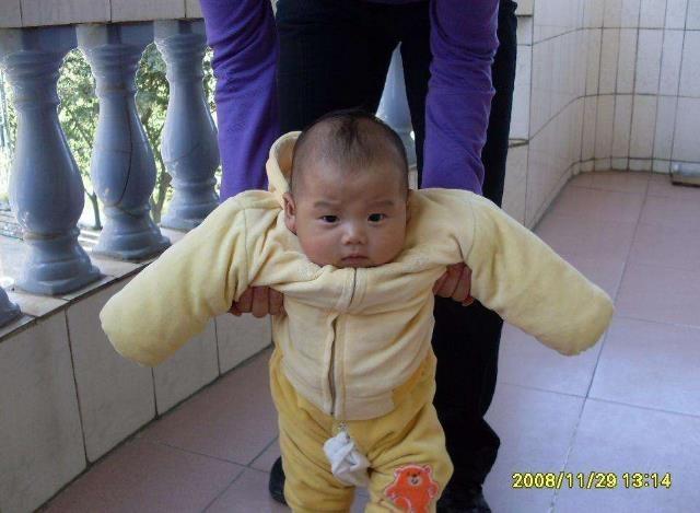 冬天带娃，这3件事别总听老人的，为了孩子好，妈妈要顶住压力！
