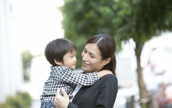 家有男孩到了这个年龄，妈妈别这样做，孩子会成不了男子汉