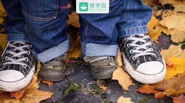 宝宝刚开始学步，到底要不要穿鞋？