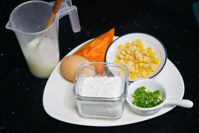 南瓜玉米蛋饼，宝宝不吃的奶粉，还可以这么做