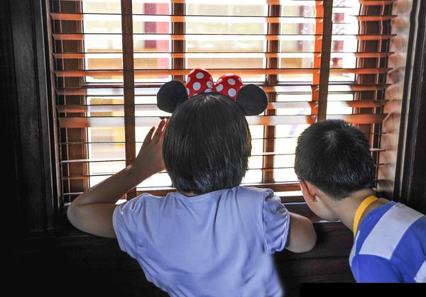 发现六岁儿子偷看自己换衣服，妈妈下一刻的做法，值得父母们借鉴