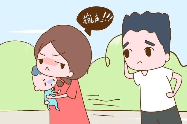 被熊亲戚逗着玩时，孩子第一反应想让爸妈这么做，希望你做对了