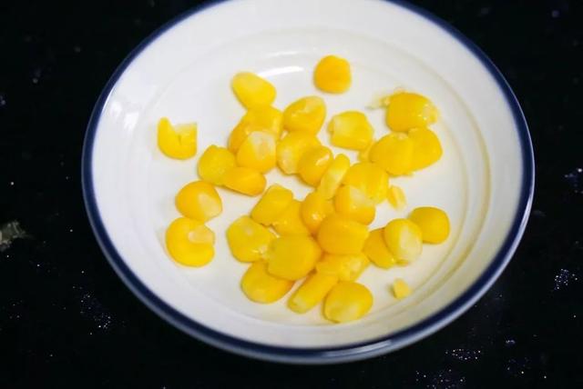 南瓜玉米蛋饼，宝宝不吃的奶粉，还可以这么做