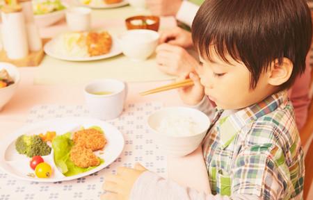提醒：孩子积食反复？3种食物别碰了，伤脾胃，积食加重还长不高