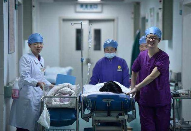 女人生完孩子，说的第一句话，大多逃不过这3句，你中招了吗？