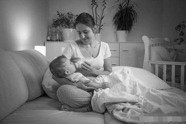 宝宝过了“这个月”，就要断夜奶了，对宝宝身高发育好！