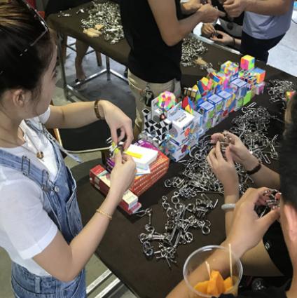 家庭条件可以，要给孩子买这几种玩具，90后父母都想体验一下