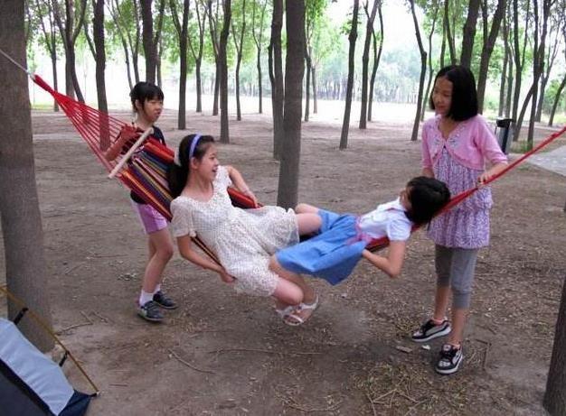 家有女儿的要知道：女孩第一次来月经时，这3件事要让她知道！